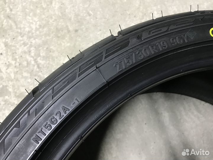 Nitto NT555 G2 245/35 R19 и 275/30 R19 96Y