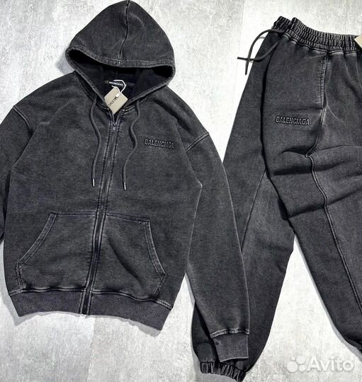 Модный спортивный костюм Balenciaga