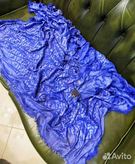 Платок теплый шаль 140см fendi синий италия