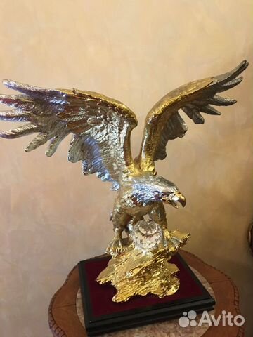 Орел ястреб статуэтка