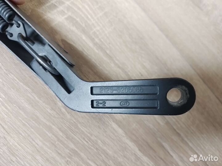 Рычаг переднего стеклоочистителя Niva Chevrolet