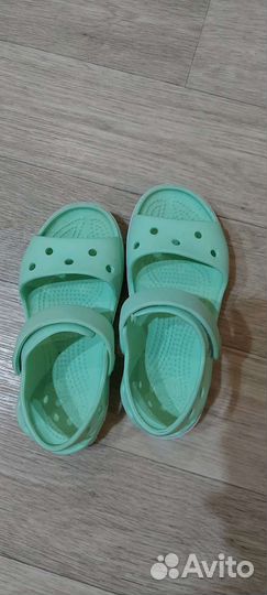 Сандали crocs