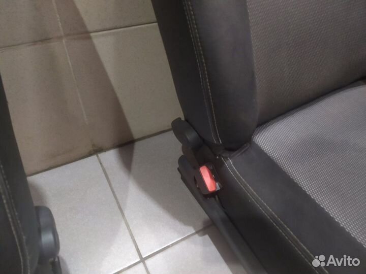 Сиденье передние. Рено Ниссан