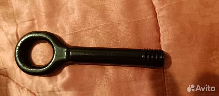 Буксировочный болт