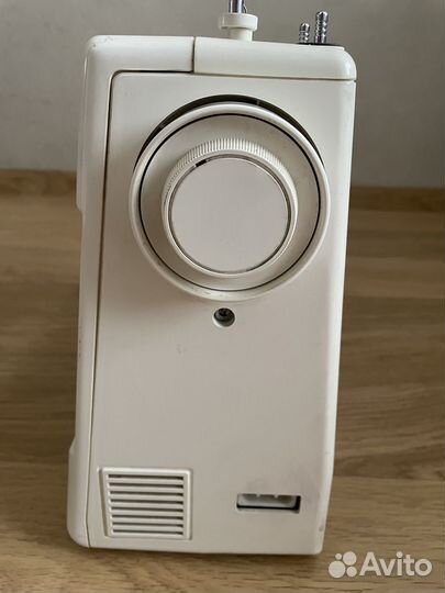 Швейная машина Janome j-540