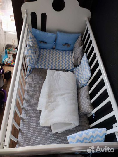 Детская кроватка с поперечным маятником