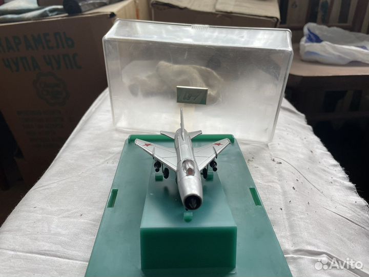 Модель самолета Су-7