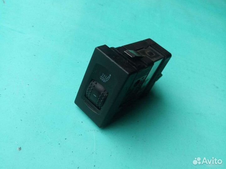 Кнопка подогрева сидений Volkswagen Passat B5+