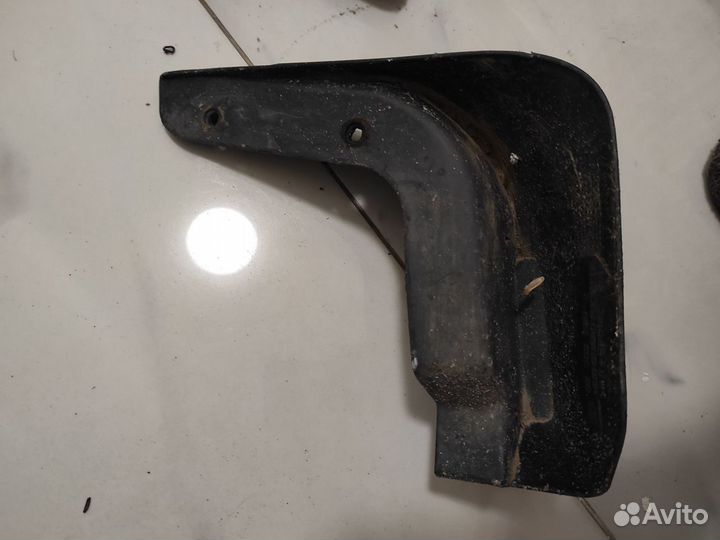 Брызговик передний правый Chevrolet Lanos