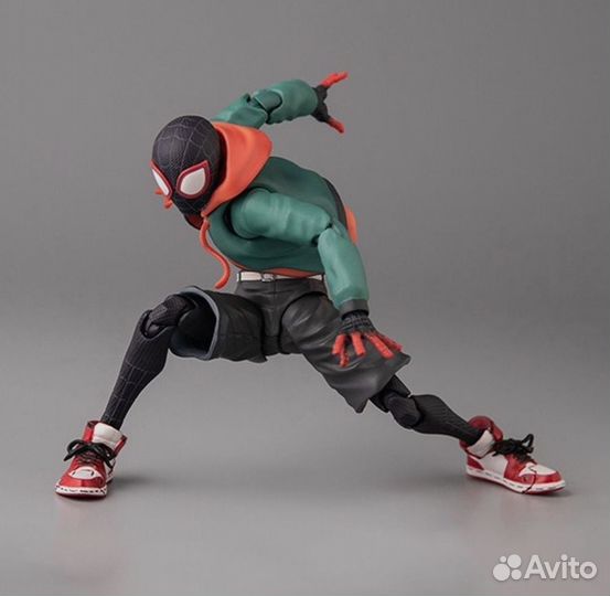 Человек паук фигурка