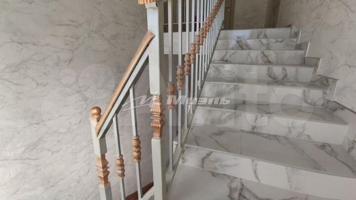 Дом 190 м² на участке 6 сот.