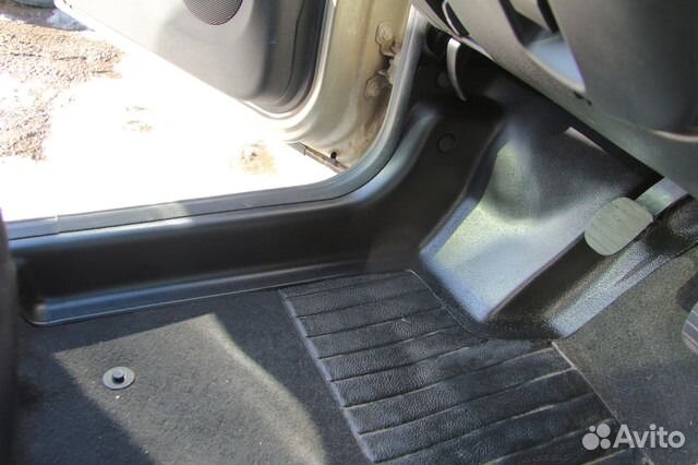 Накладки на ковролин порогов Рено Дастер 2010-2015