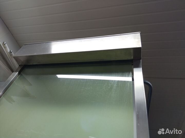 Водопад по стеклу