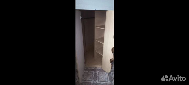 Детская кровать чердак со столом и шкафом