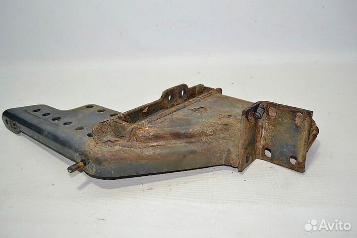 Кронштейн переднего бампера, правый iveco Stralis