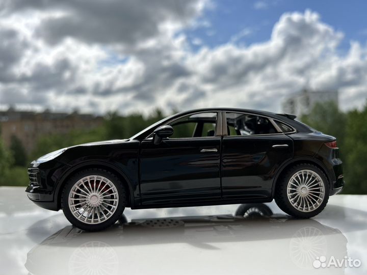 Модель металлической машинки Porsche Cauenne S