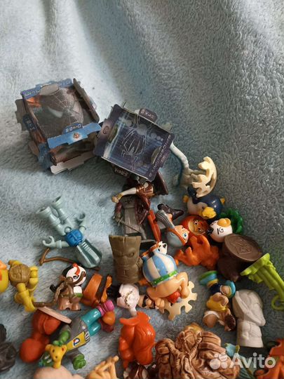 Игрушки из киндера пакетом