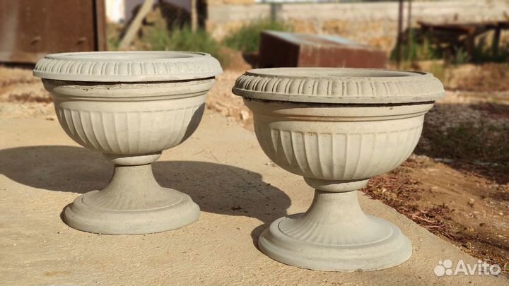 Бетонный вазон для цветов