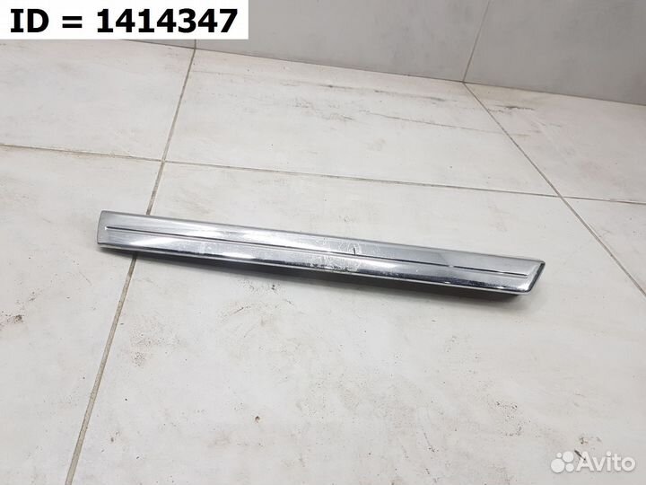 Молдинг решетки радиатора правый Mitsubishi Pajero