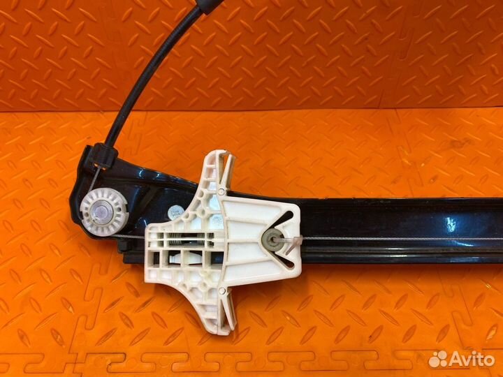 Стеклоподъемник задний левый Skoda Rapid лифтбек