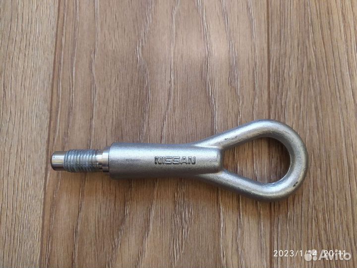 Буксировочный крюк Nissan