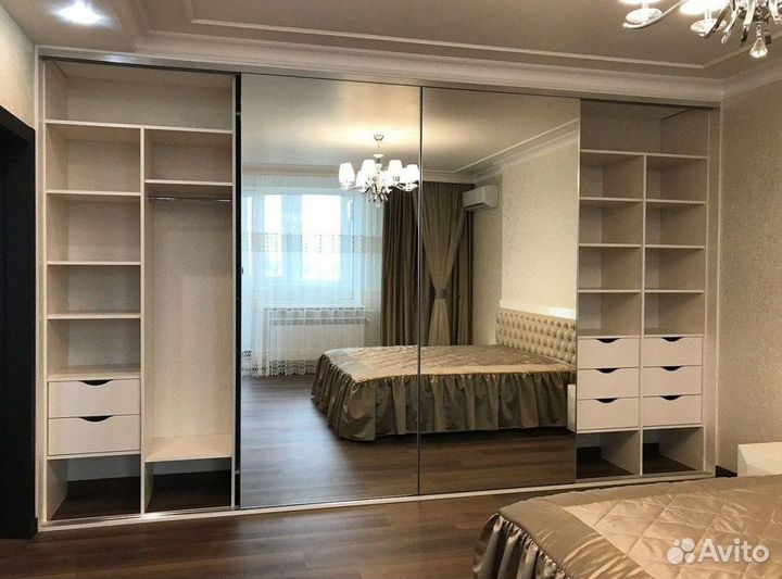 Книжный шкаф