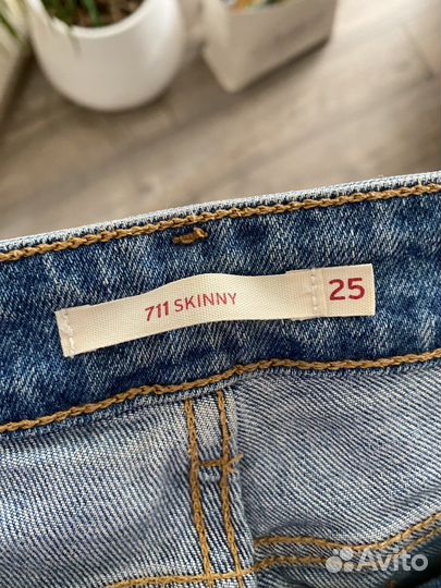 Джинсы Levis 711