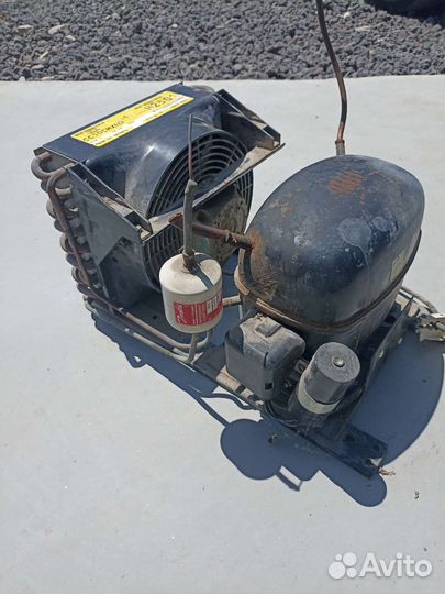 Компрессор холодильной витрины