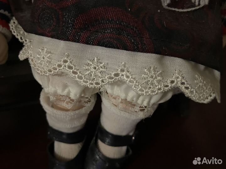 Кукла фарфоровая коллекционная пара на скамейке