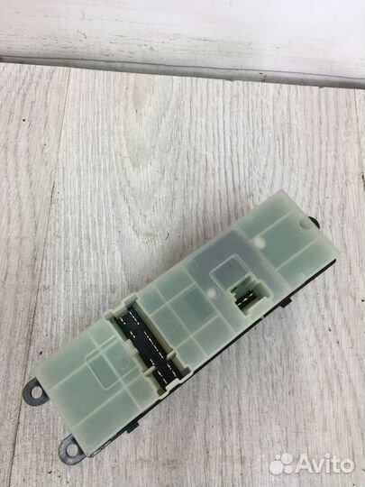 Блок кнопок стеклоподъемников Nissan note E11