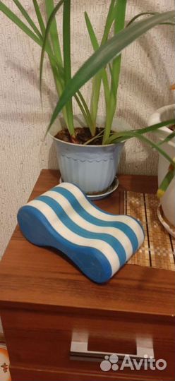 Подголовник для бассейна