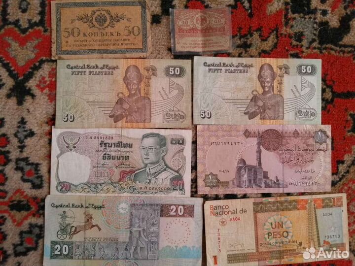 Коллекция монет и бумажных денег