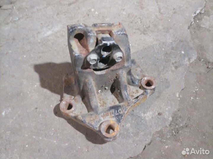 Кронштейн опоры двигателя Kia Rio 3