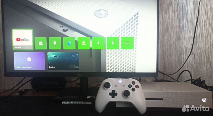 Xbox One S 1tb + диск Gta 5