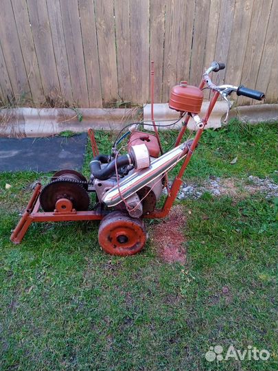 Мотоблок с комплектом плуг, окучивальник, борона