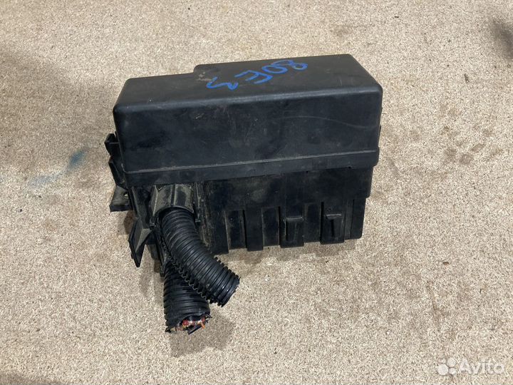 Блок предохранителей Nissan Navara D40