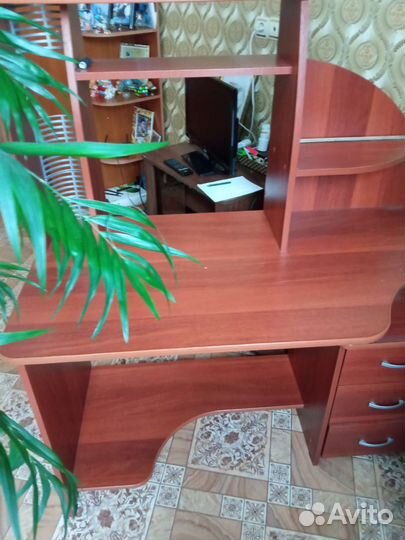 Компьютерный стол