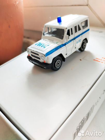 Модель автомобиля УАЗ ппс и Полиция мини