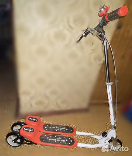 Самокат трехколесный