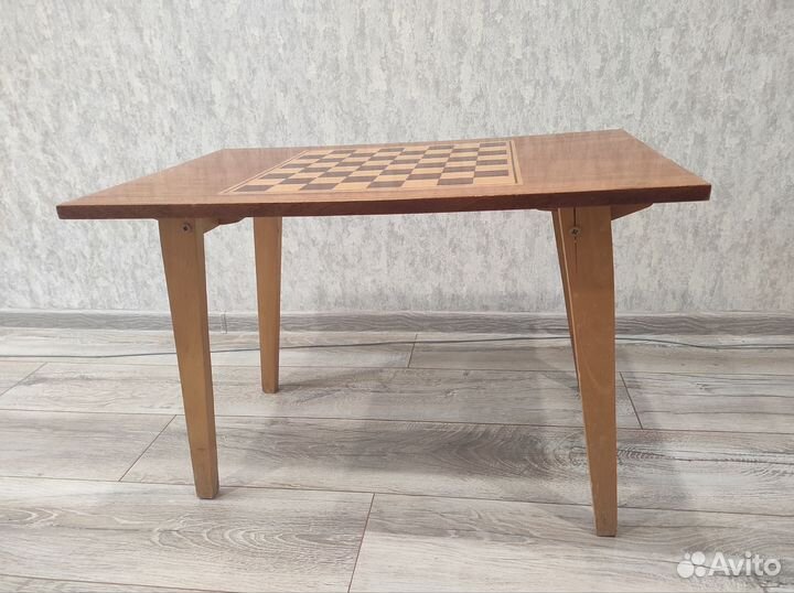 Шахматный столик