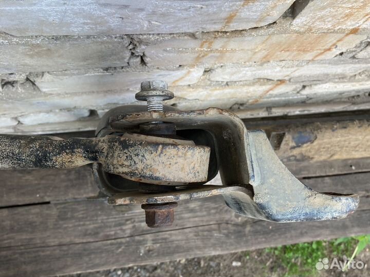 Подрамник ауди 100 с4