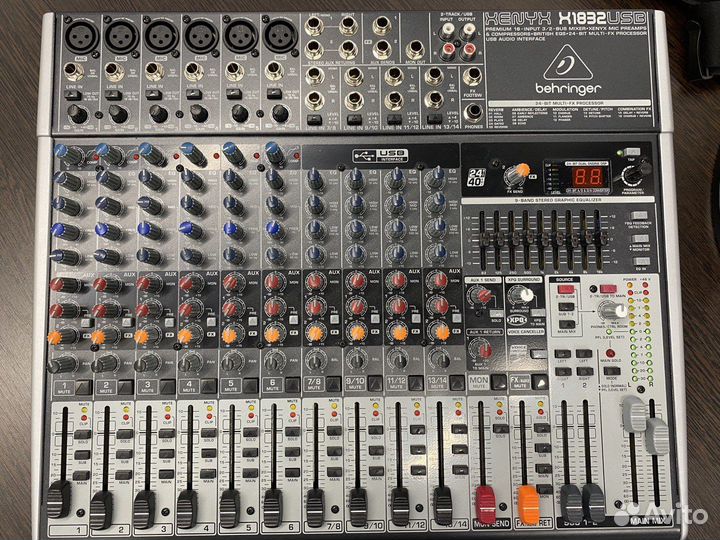 Микшерный пульт Behringer Xenyx X 1832USB