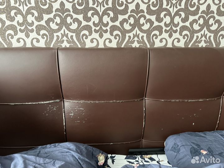 Кровать двухспальная с подьемным механизмом