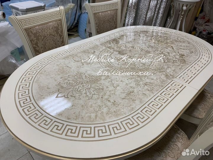 Стол Версаче с мраморным рисунком новый