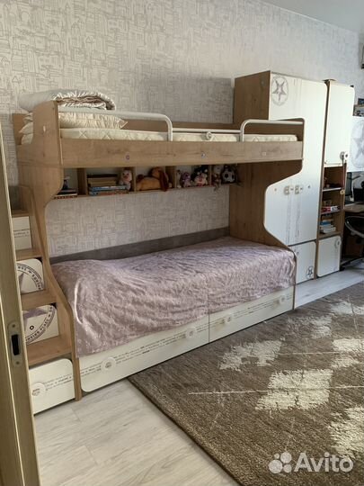 Мебель в детскую комнату бу (гарнитур)