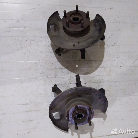 Кулак поворотный передний Nissan Cefiro 32 2 1995