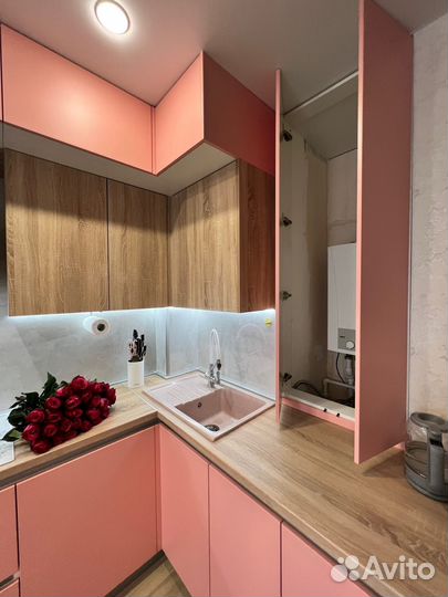 Угловая кухня под потолок на заказ