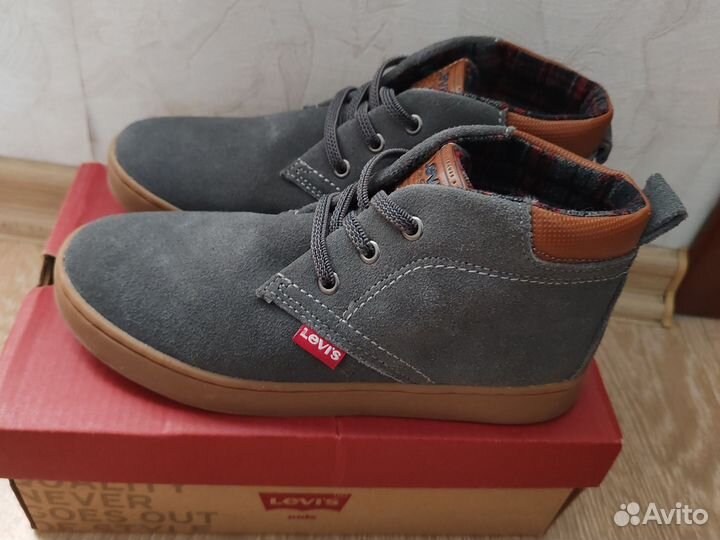 Новые Levi's Ботинки осень р.32