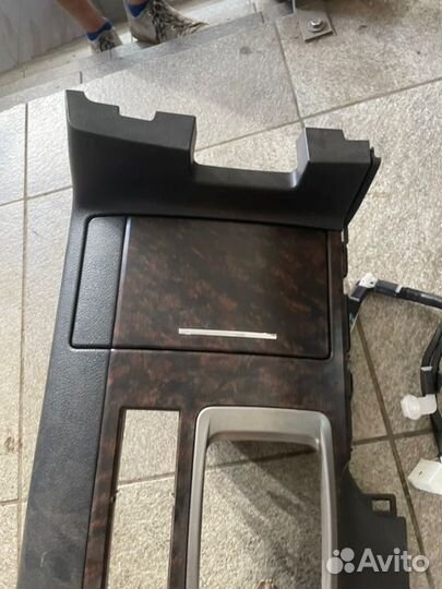 Накладка консоли центральная Toyota Land Cruiser