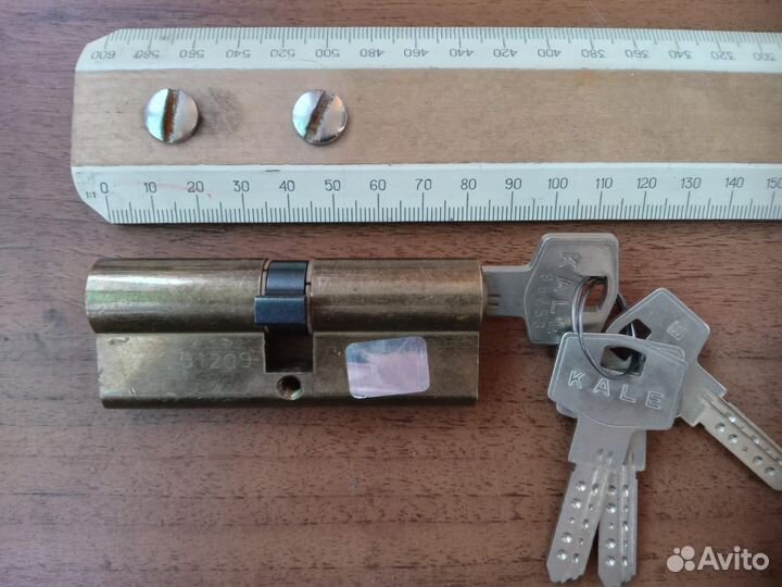 Личинка с ключами